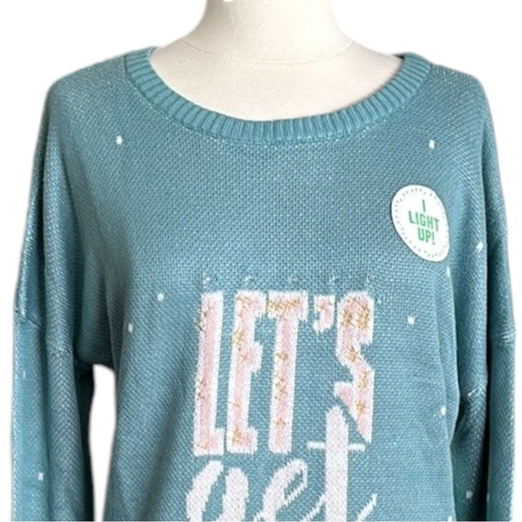 Light-Up Holiday Christmas Sweater Teal Blue Twinkle Lights Batteries Included M - Picture 4 of 15